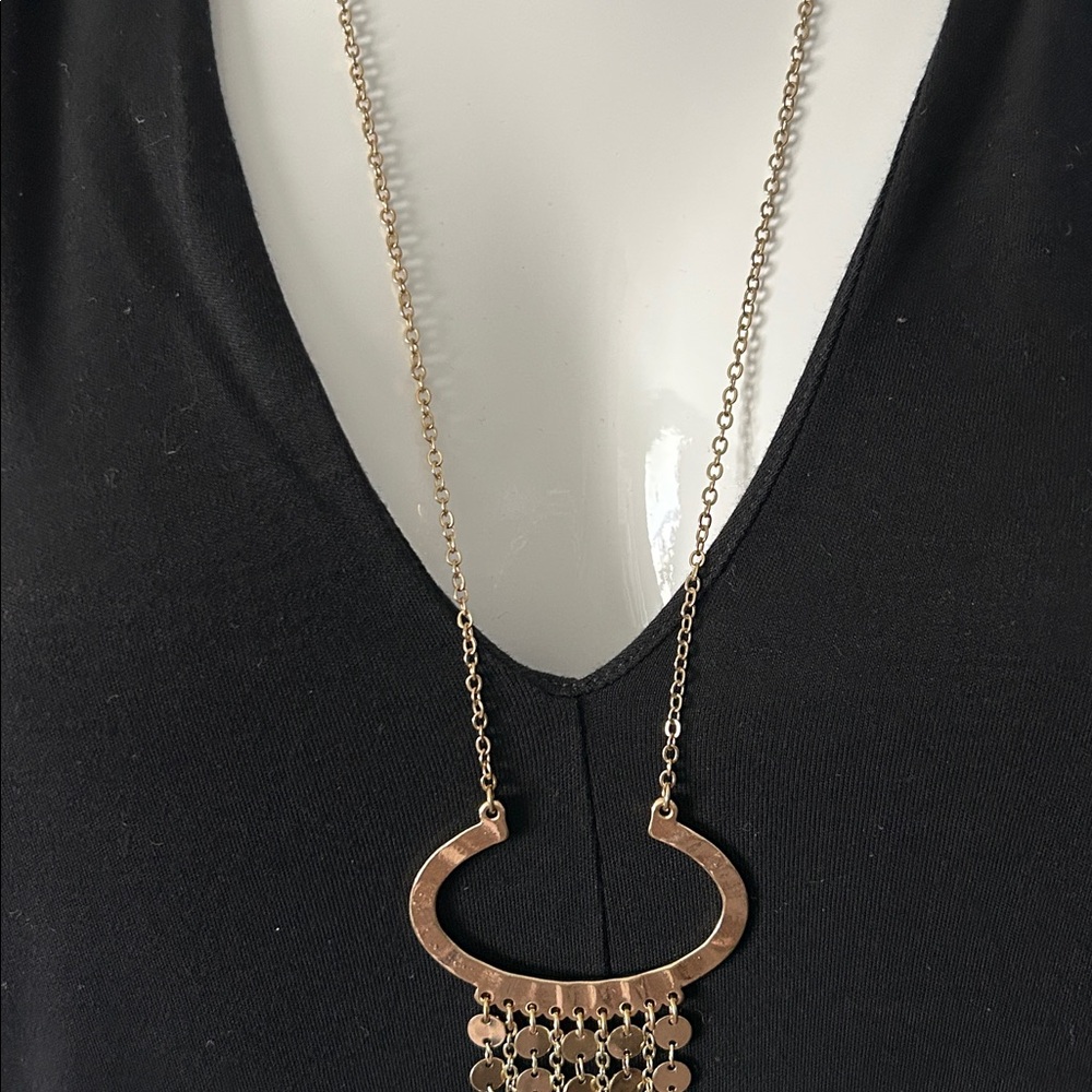 Elegant Gold Tassel Necklace - Picture 4 of 6